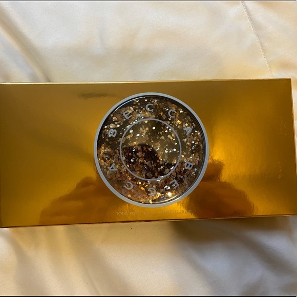 ✨✨HOST PICK ✨✨BECCA COSMETICS Pop Goes the Glow Face & Eye Palette BNIB! - Picture 3 of 7